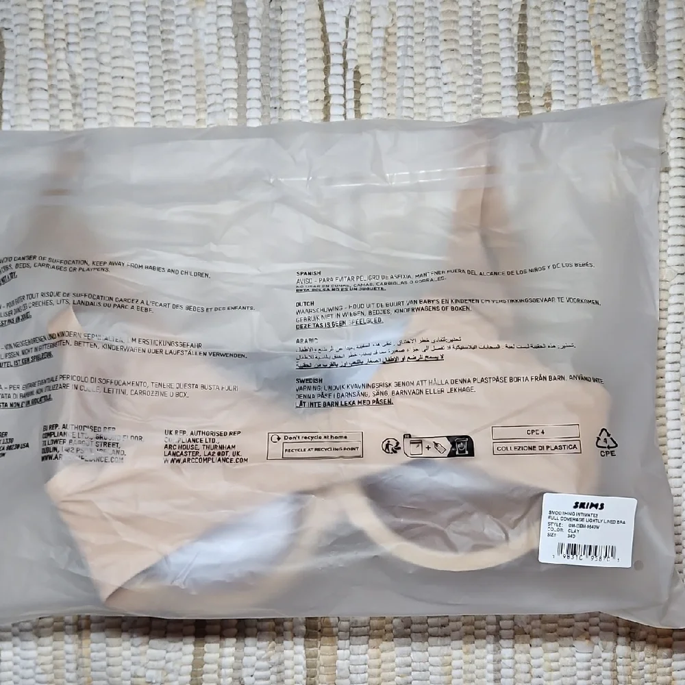 SKIMS Smoothing Intimates Full Coverage Lightly Lined Bra - Picture 6 of 15